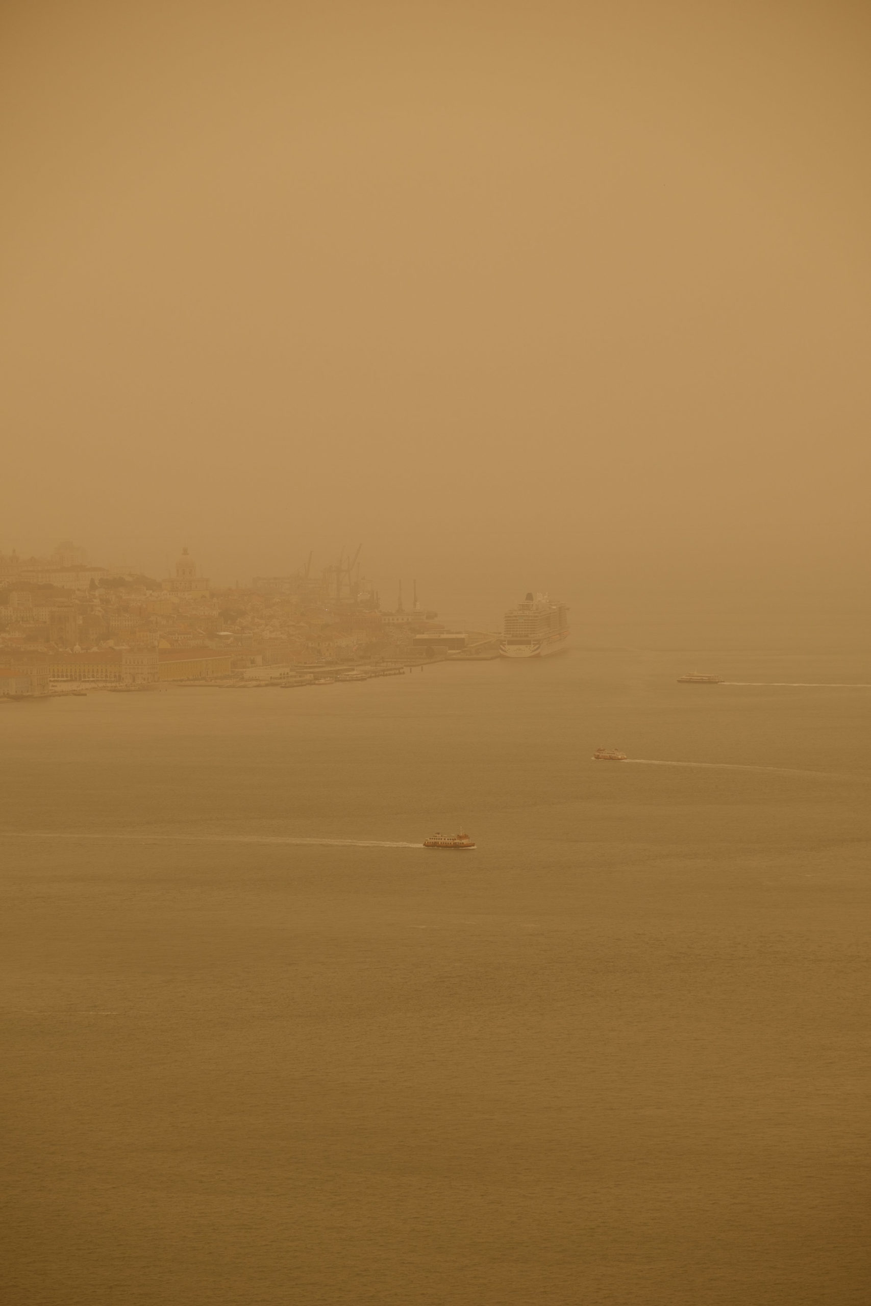 Lisbon seen during a saharian dust episode